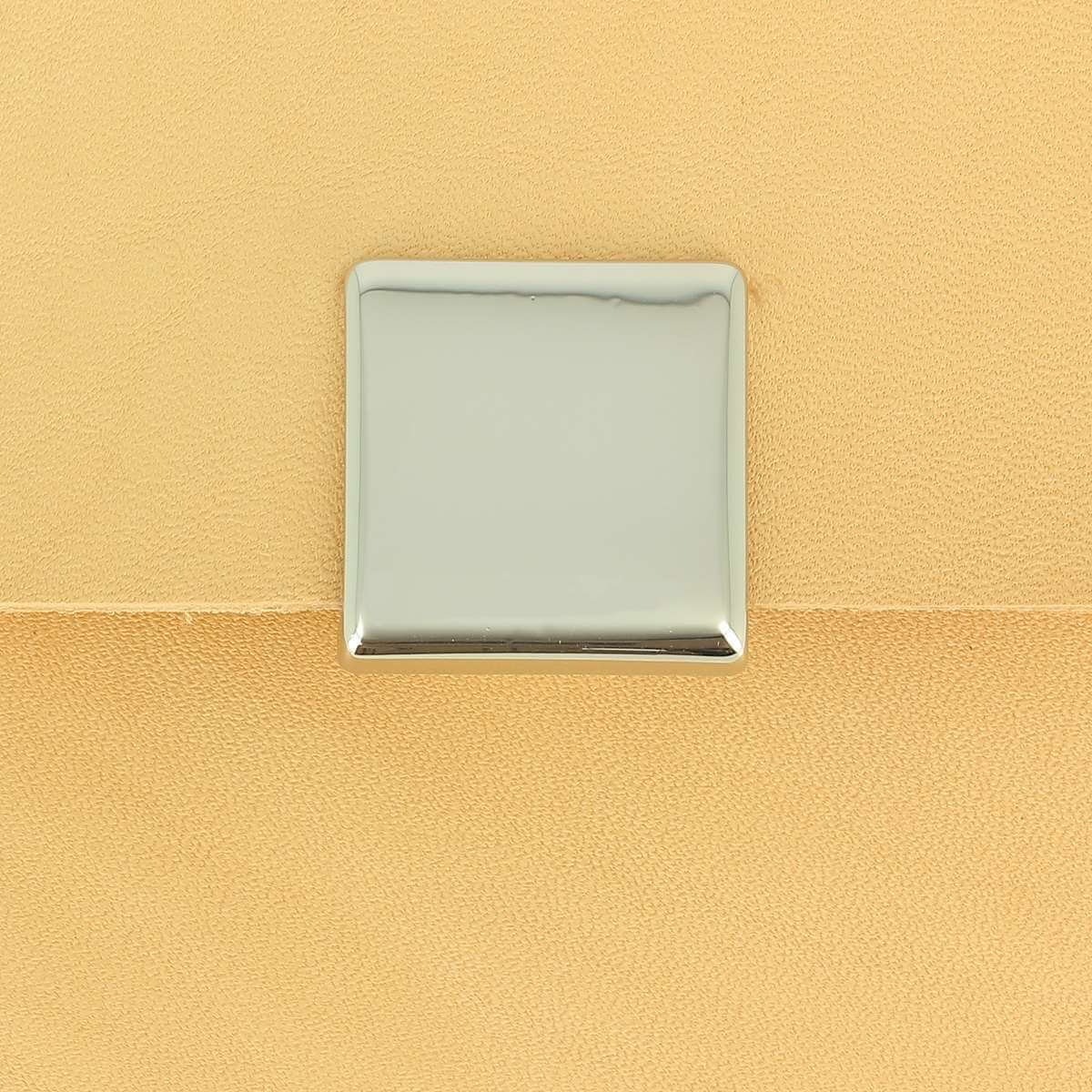 Fermoir carré magnétique pour sac de 23x23 mm, accessoire en métal avec fermeture magnétique, design pratique et sécurisé.