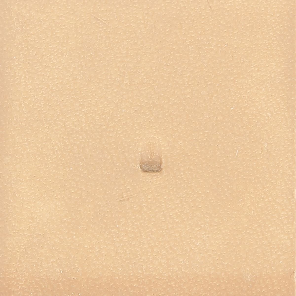 Outil Matoir sur manche Oka, beveler lisse 3mm, adapté pour travaux de sculpture ou modelage, image montrant l'outil en main.
