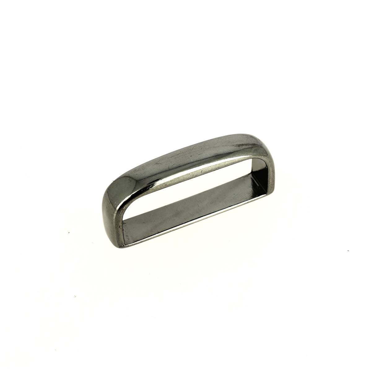 Passant de ceinture en zamac avec boucle en cuir, accessoire pour ceinture élégante et robuste.