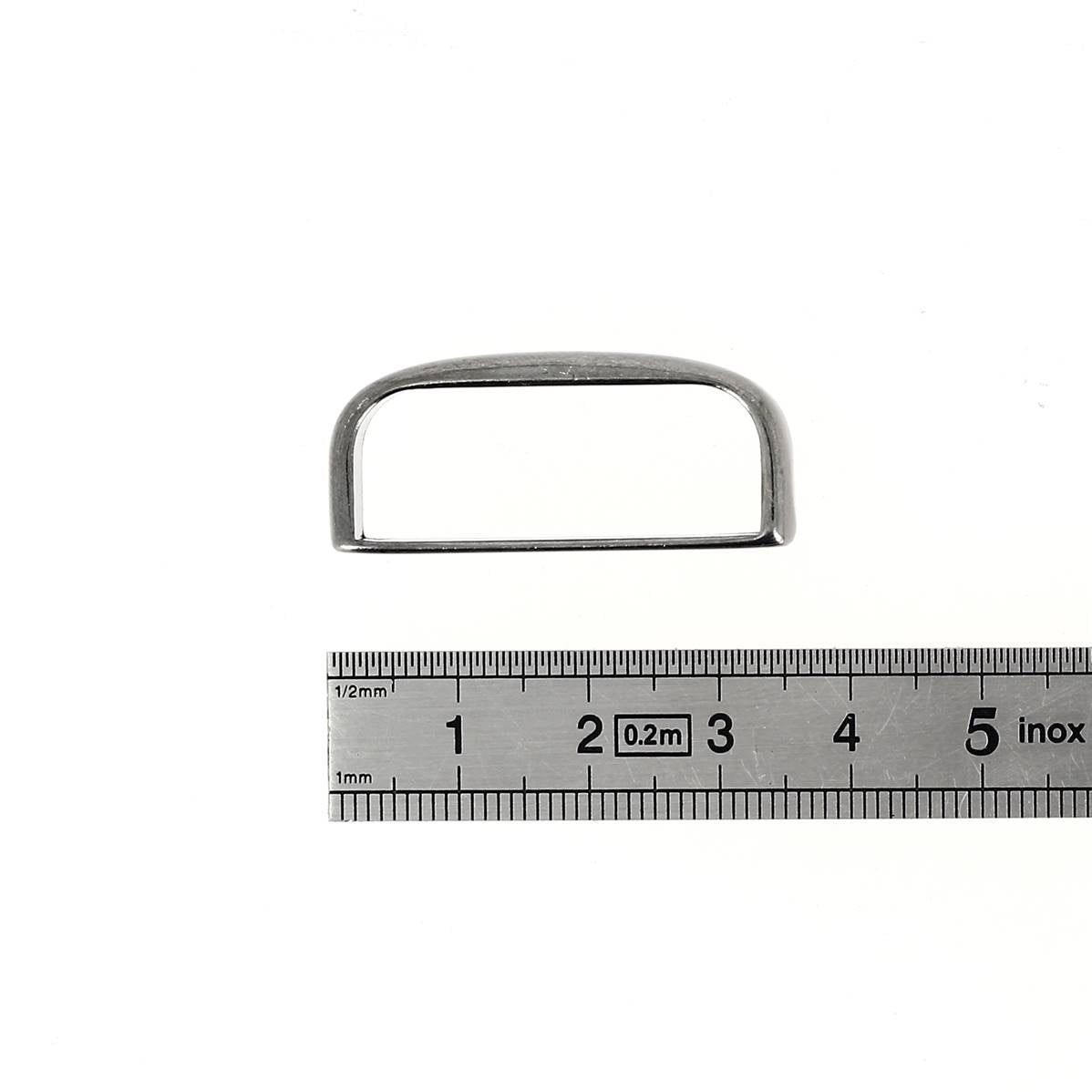 Passant de ceinture en zamac avec boucle en cuir, accessoire pour ceinture, finition élégante, design simple et fonctionnel.