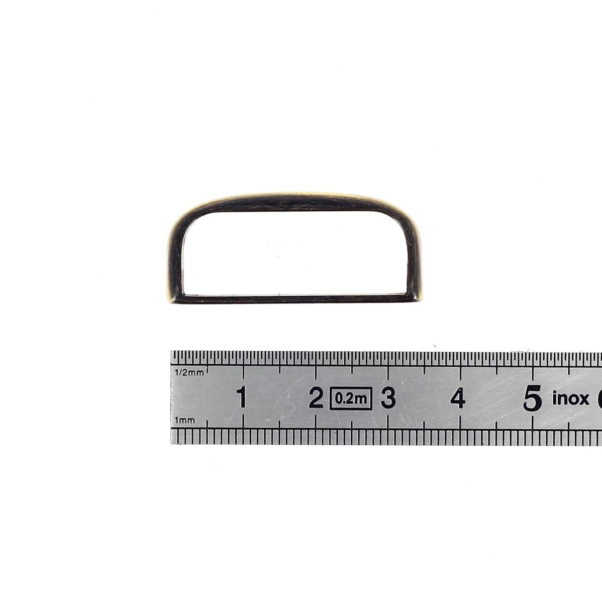 Passant de ceinture en zamac avec boucle en cuir, accessoire pour ceinture, finition métallique élégante.