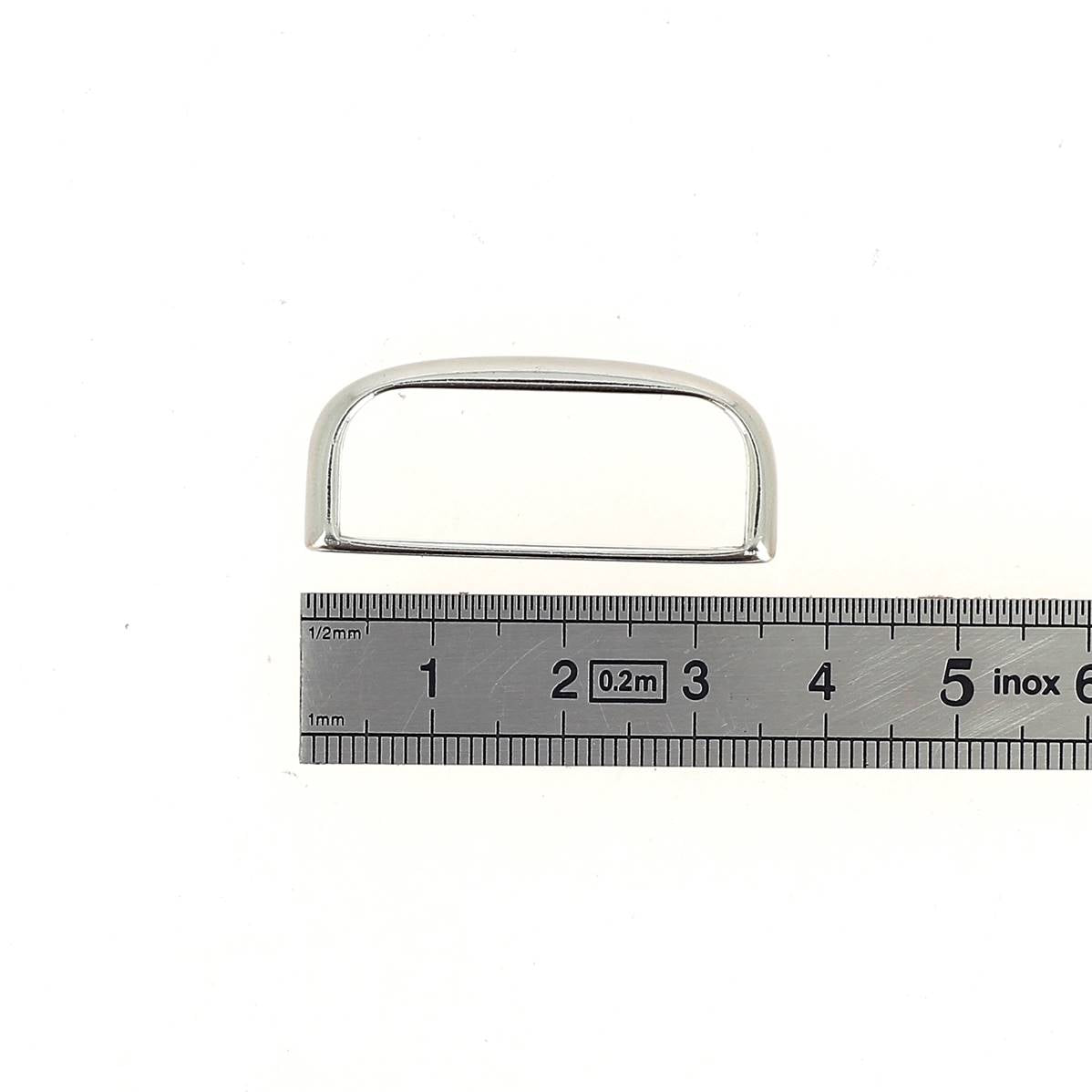 Passant de ceinture en zamac avec boucle en cuir, accessoire pour ceinture, finition métallique élégante.