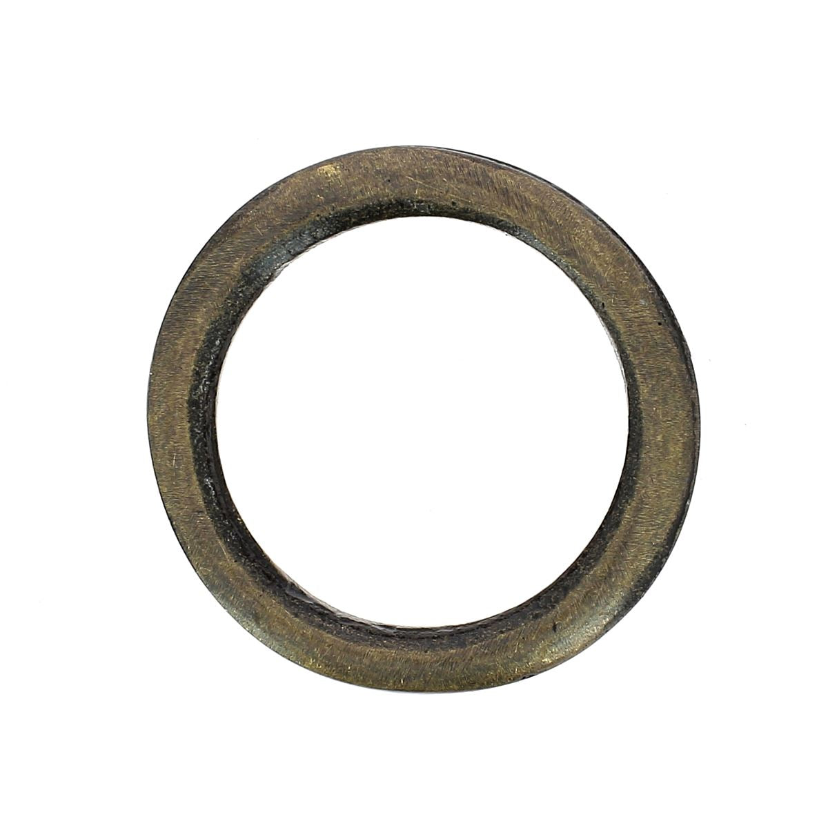 Anneau rond forgé en laiton vieilli de 28mm, bouclerie artisanale en laiton pour création de bijoux ou accessoires.