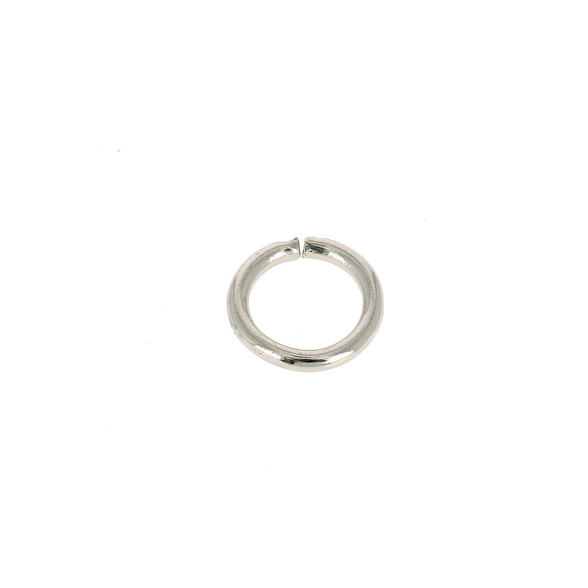 Anneau rond en acier nickelé pour bouclerie, robuste et durable, montré dans l'image.