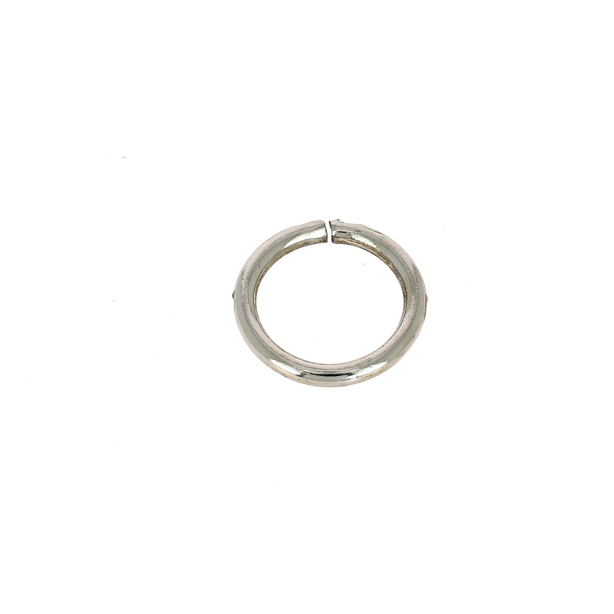 Anneau rond en acier nickelé, bouclerie durable pour bijoux ou artisanat, avec finition lisse et résistante.