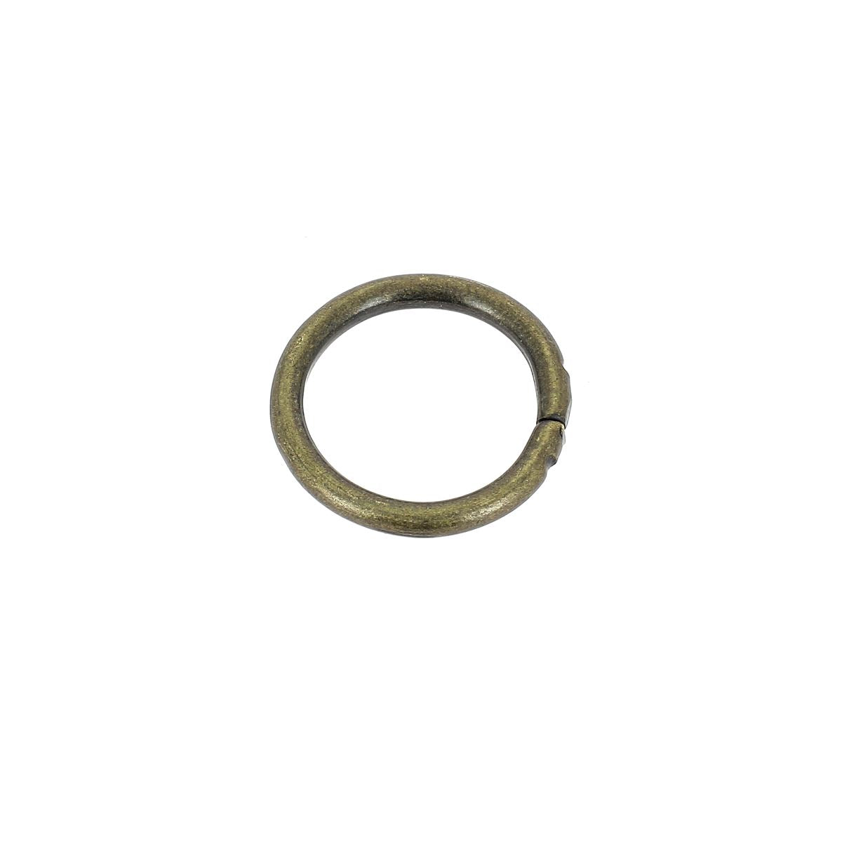 Anneau rond en acier avec finition laiton vieilli, bouclerie de style vintage pour bijoux ou décoration.
