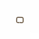 Passant rectangulaire en laiton vieilli, bouclerie fine, 10x8mm, pour bijoux ou artisanat, image montrant la finition et la taille.