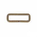 Passant rectangulaire en laiton vieilli avec angles arrondis, dimensions 40x10mm, pour bouclerie ou fabrication de bijoux.