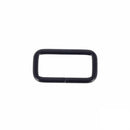 Passant rectangulaire en bouclerie noir mat, dimensions 30x12 mm, conçu pour la fixation et la finition de bijoux ou accessoires.