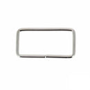 Passant rectangulaire en nickelé, bouclerie fine, dimensions 45x20mm, pour créations en cuir ou artisanat.