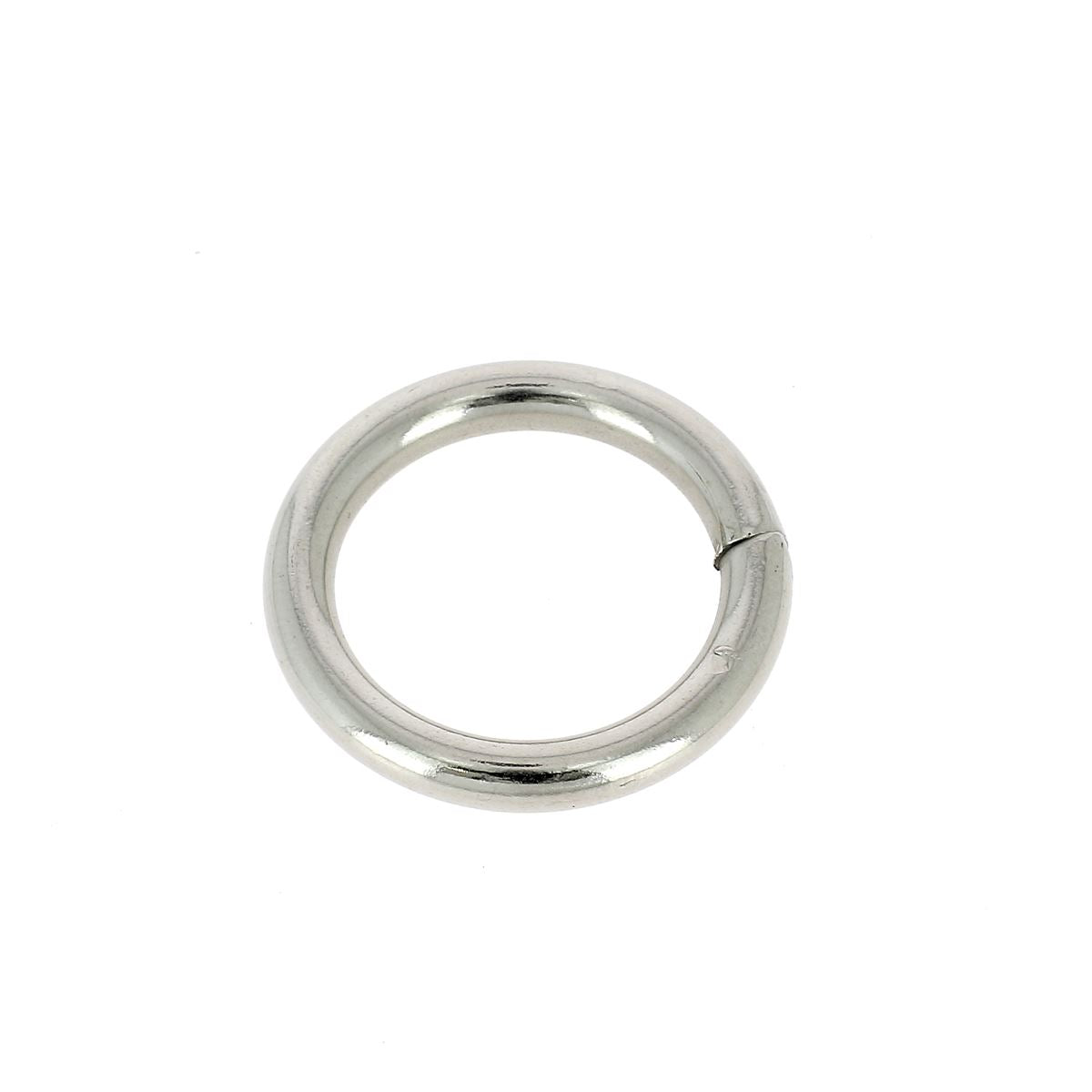 Anneau rond soudé en acier nickelé, bouclerie avec fil épais, idéal pour la bijouterie ou le travail du métal.