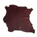 Peau entière de cuir de basane France, aniline, couleur Bordeaux, texture lisse et naturelle, pour cuir ou maroquinerie.