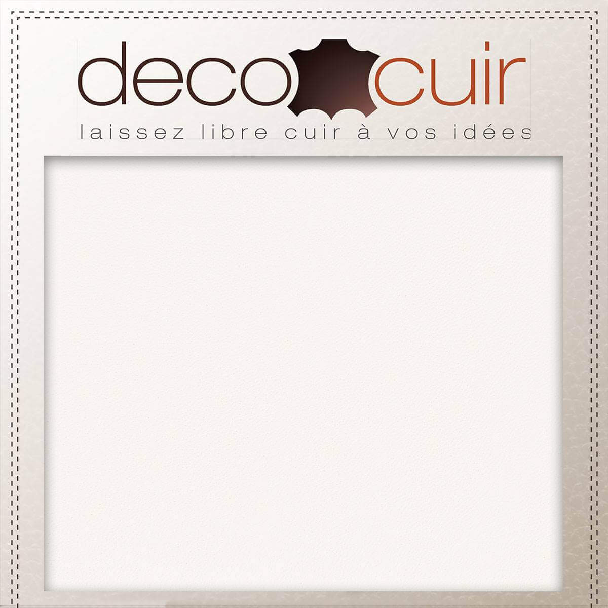 Peau entière de cuir de basane blanche Autres, finition de haute qualité, vue rapprochée montrant la texture lisse et naturelle.
