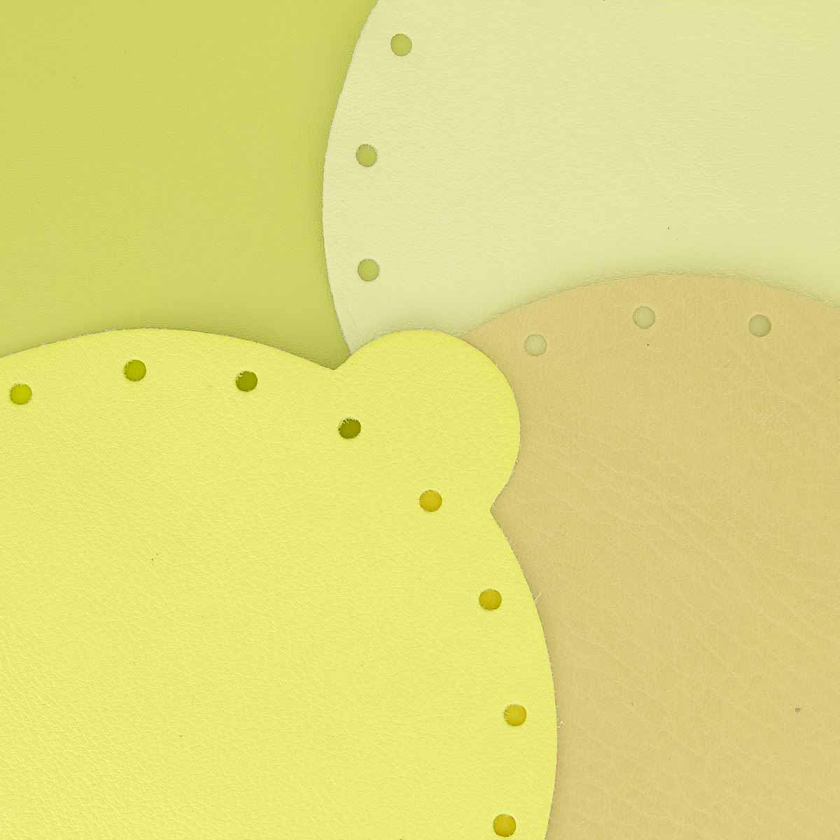 Découpe pour bourse en cuir jaune de la marque Deco Cuir, montrée avec détails en cuir coloré et finition précise.