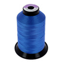 Bobine de fil polyester GRAL N°40 de 1000m bleu moyen de la marque Coats, utilisé en mercerie pour couture.