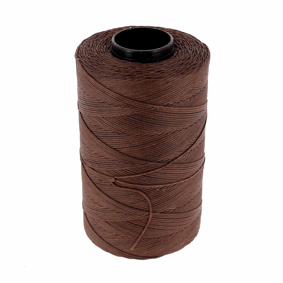 Bobine de 500m de fil polyester tressé et ciré marron, diamètre 0,8mm, pour travaux de mercerie et couture.