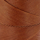 Bobine de 100m de fil polyester tressé et ciré de 0,8mm de couleur rouille, utilisé en mercerie, vue de face.