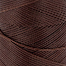Bobine de 100m de fil polyester tressé et ciré marron châtaigne, mercerie, diamètre 0,8mm, marque Autres.