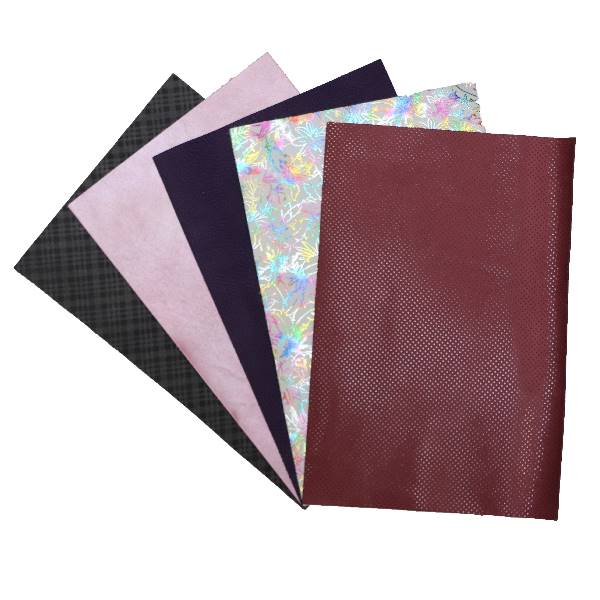 Lot surprise de morceaux de cuir divers Fantaise de la marque Deco Cuir, pièces colorées et variées pour projets créatifs.
