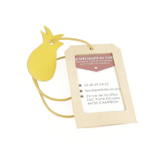 Feuilles de plastique transparent type Mica Deco Cuir, format A4, utilisées comme renforts pour cuir, visibles en image.