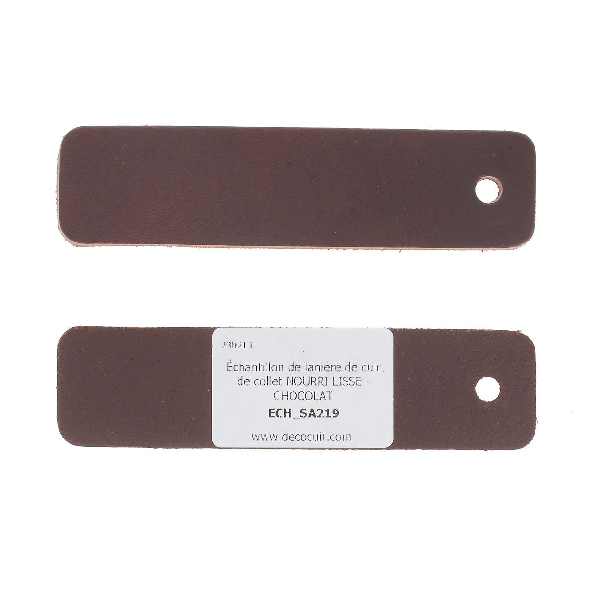 Échantillon de lanière de cuir de collet nourri lisse de couleur chocolat, fabriqué par Deco Cuir, pour accessoires ou maroquinerie.