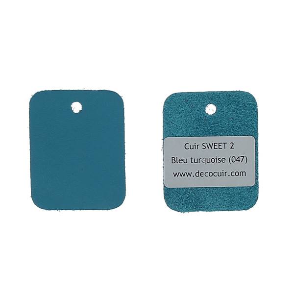 Échantillon de cuir de vachette bleu turquoise SWEET 2 de Deco Cuir, texture souple et finition élégante.