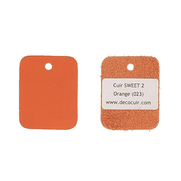 Échantillon de cuir de vachette orange SWEET 2 de la marque Deco Cuir, texture douce et souple visible sur l'image.
