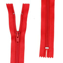 Fermeture à glissière en nylon rouge de 6mm, style mercerie, pour couture et créations textiles.