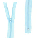 Fermeture à glissière en nylon de 4mm de couleur bleue, accessoire de mercerie pour vêtements ou projets textiles.