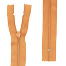 Fermeture à glissière en nylon de 6mm de couleur fauve, produit de mercerie, pour vêtements ou accessoires.