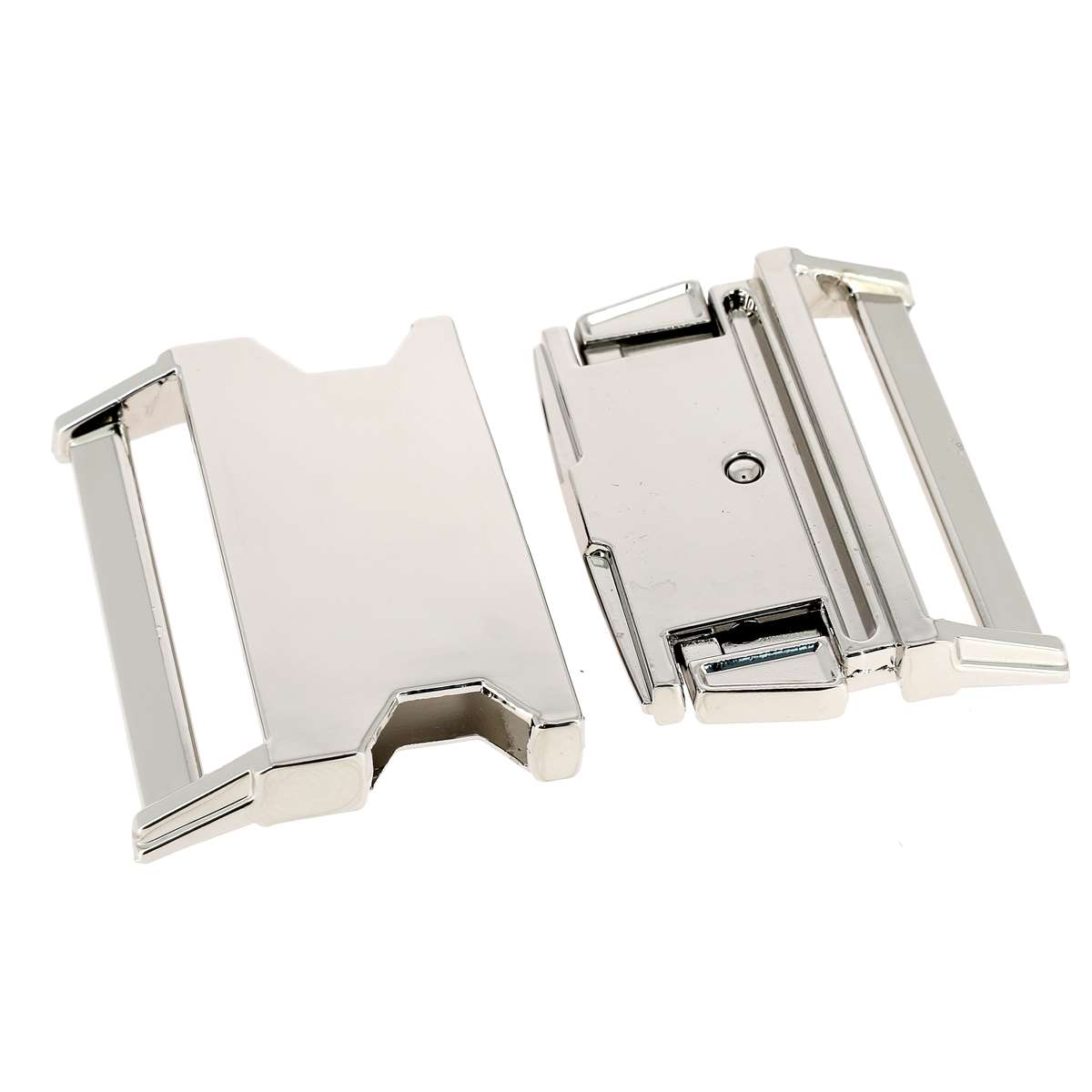 Fermeture clip en nickel pour bijoux, bouclerie de haute qualité, fabriquée par Autres, visible sur cette image.