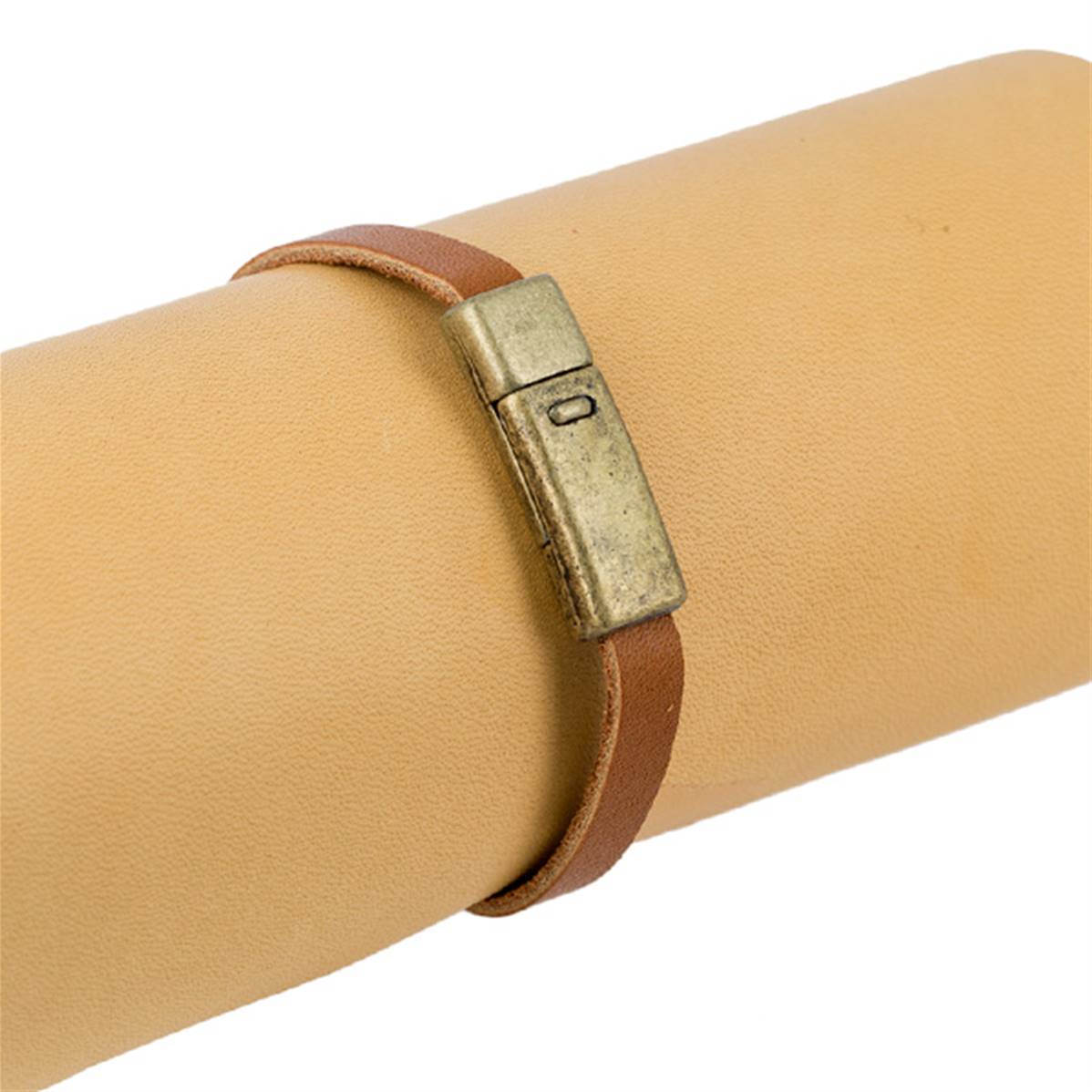 Fermoir bijou CAMILLE aimanté en laiton mat, pour lacet plat, création de bijoux, finition élégante et pratique.