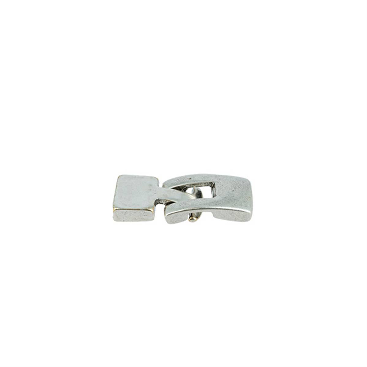 Fermoir bijou TESSA en laiton argenté vieilli pour créations bijoux avec lacet plat, image montrant le fermoir de 10mm.