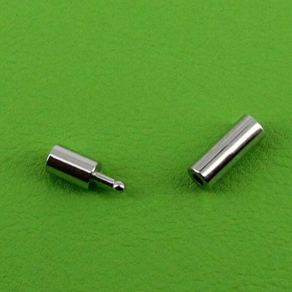 Fermoir bijou en argent cylindrique de 3 mm pour lacet rond, création de bijoux, image montrant le fermoir en détail.