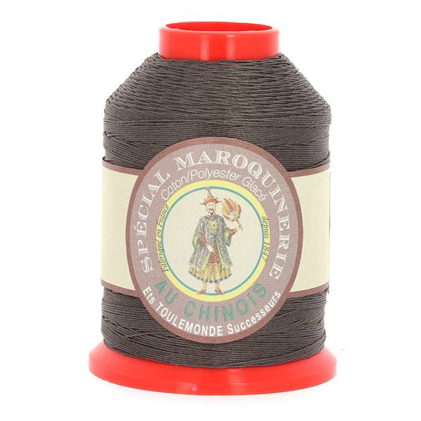 Bobine de 500m de fil polyester coton spécial maroquinerie, 0,52mm, couleur marron 901, fabriqué par Fil au Chinois.