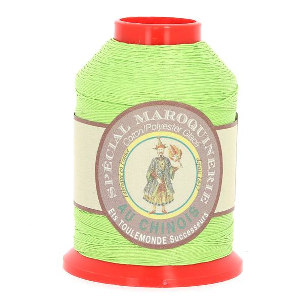 Bobine de 500m de fil polyester coton vert clair pour maroquinerie, marque Fil au Chinois, diamètre 0,52 mm.