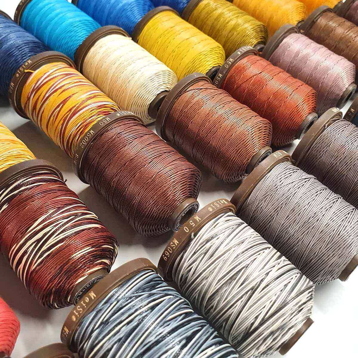 Bobine de 50m de fil de lin ciré MeiSi M60, 0,65 mm, couleur Bordeaux, mercerie fine pour couture et broderie.