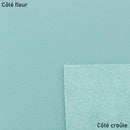 Échantillon de cuir de vachette bleu pastel GRANITE de la marque Deco Cuir, montrant la texture douce du cuir.