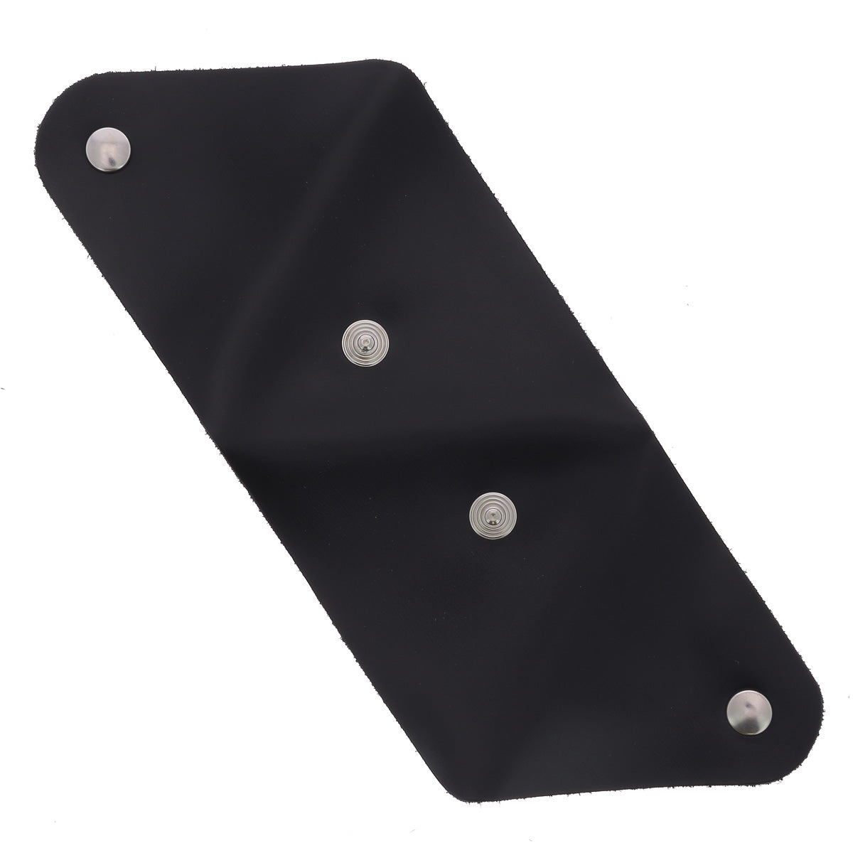 Porte-monnaie triangle en cuir noir de Deco Cuir avec découpes élégantes, en gros plan sur la texture et la forme.
