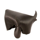 Kit DIY Deco Cuir pour créer une vache en cuir à monter soi-même, comprenant des pièces en cuir marron.