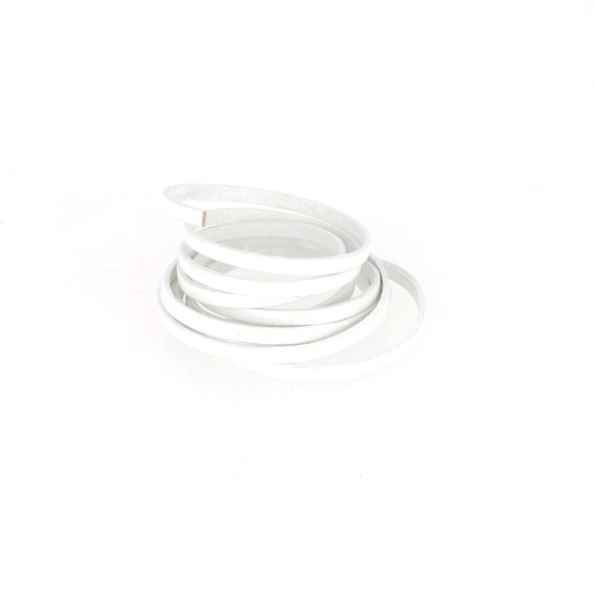 Lacet en cuir pigmenté plat Deco Cuir, largeur 3mm, avec finition lisse et aspect coloré, pour chaussures élégantes.