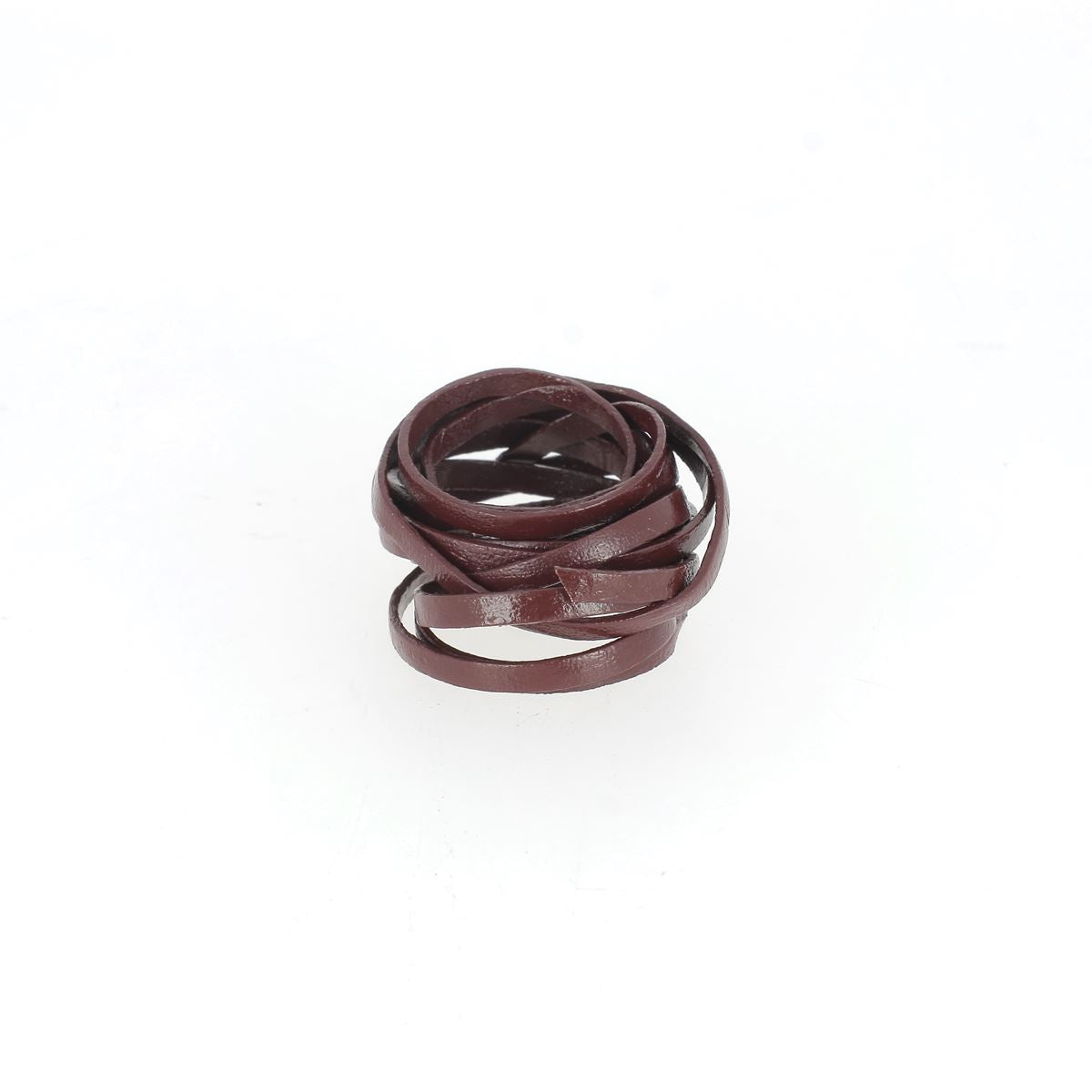 Lacet en cuir pigmenté plat Deco Cuir, largeur 3mm, pour chaussures, visible en couleur et texture dans l'image.
