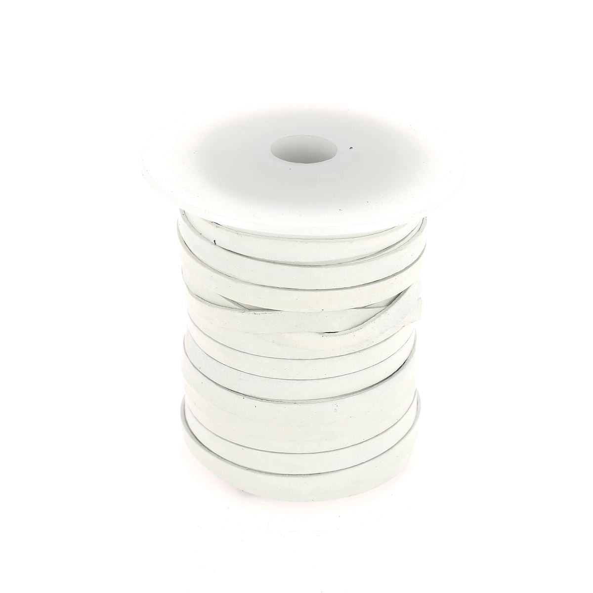 Lacet en cuir pigmenté plat de 5 mm de large, fabriqué par Deco Cuir, visible dans une image montrant la texture et la couleur.