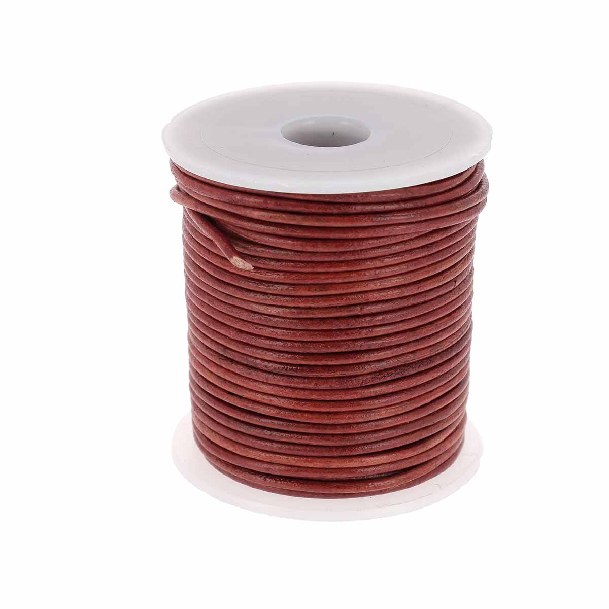 Lacet en cuir teinté rouge de 2 mm de Deco Cuir, rond, pour chaussures, visible en gros plan sur fond blanc.