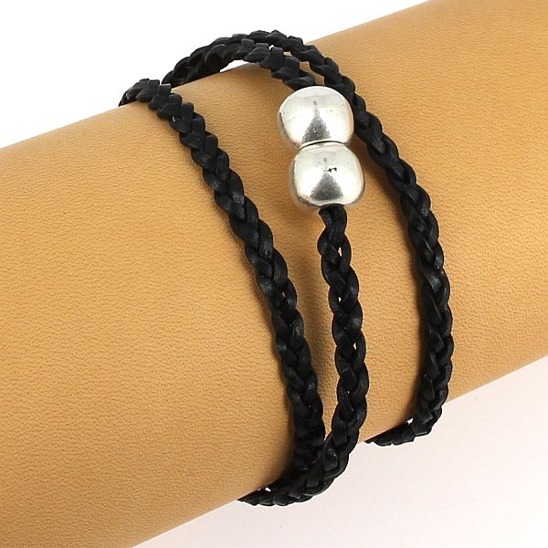 Lacet en cuir noir tressé, plat de 50cm, 4mm, de la marque Deco Cuir, image montrant le lacet en détail.