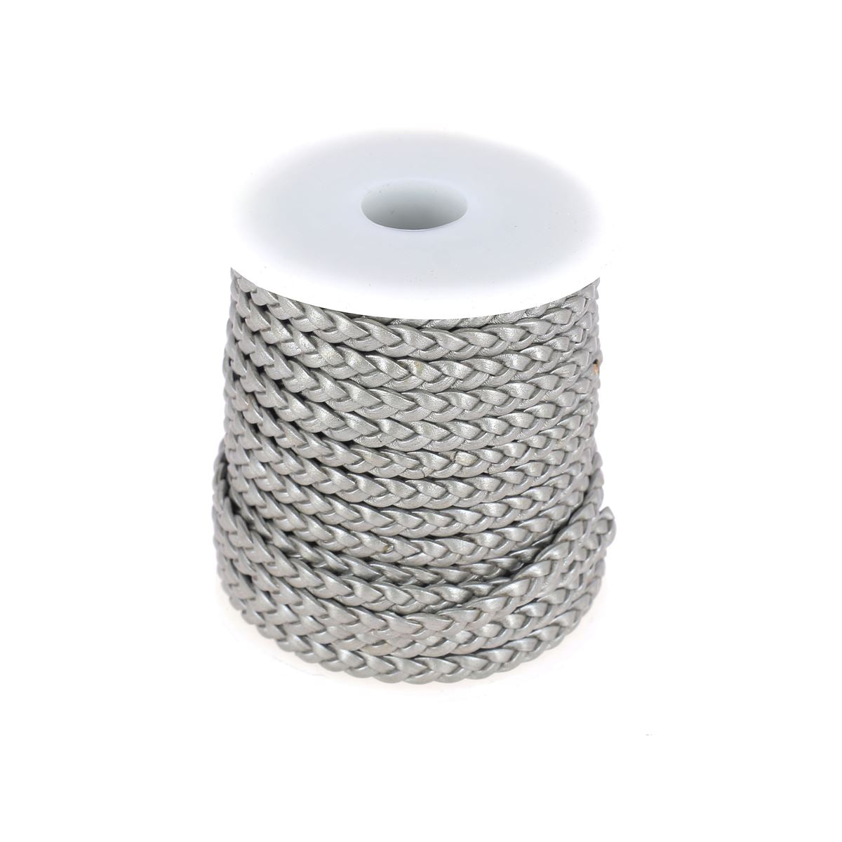 Lacet en cuir pigmenté plat tressé de 5mm de largeur, argenté, par Deco Cuir, visible en gros plan.