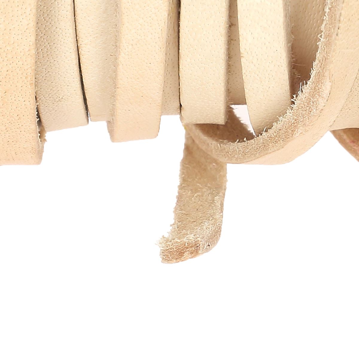 Lacet en cuir de buffle plat naturel de la marque Deco Cuir, avec finition lisse et solide pour chaussures élégantes.