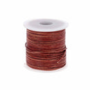 Lacet en cuir teinté rond de 1mm de couleur rouge, fabriqué par Deco Cuir, pour chaussures élégantes.