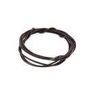 Lacets en cuir teinté rond de 1mm de marque Deco Cuir, couleur chocolat, visibles sur fond neutre.