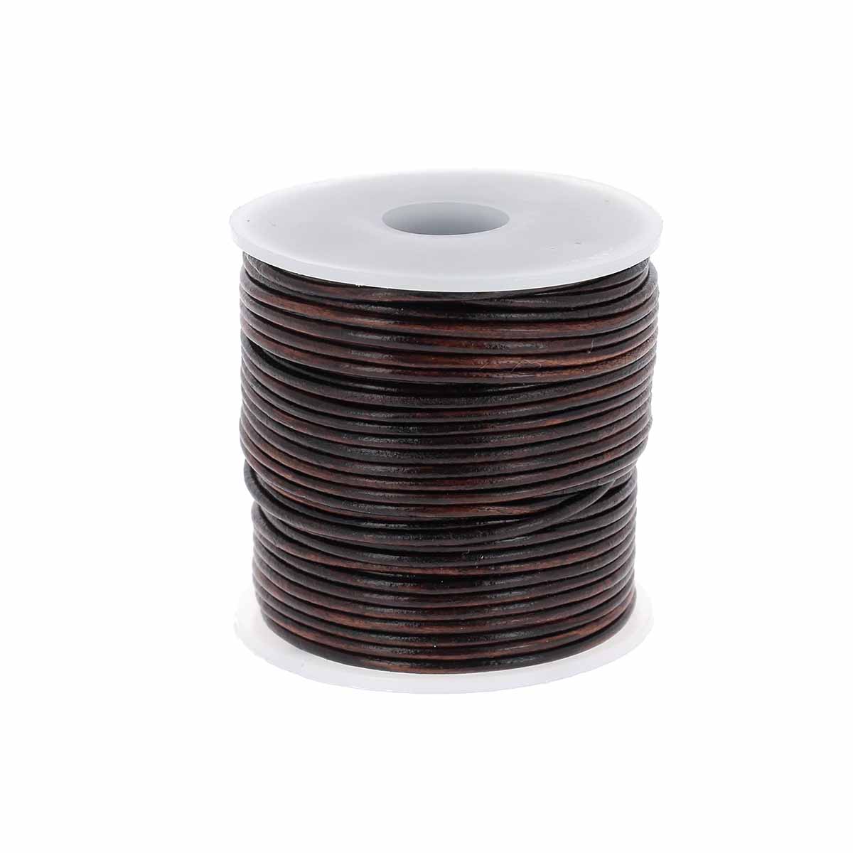Lacet en cuir teinté rond de 1mm de couleur chocolat, fabriqué par Deco Cuir, visible en image.